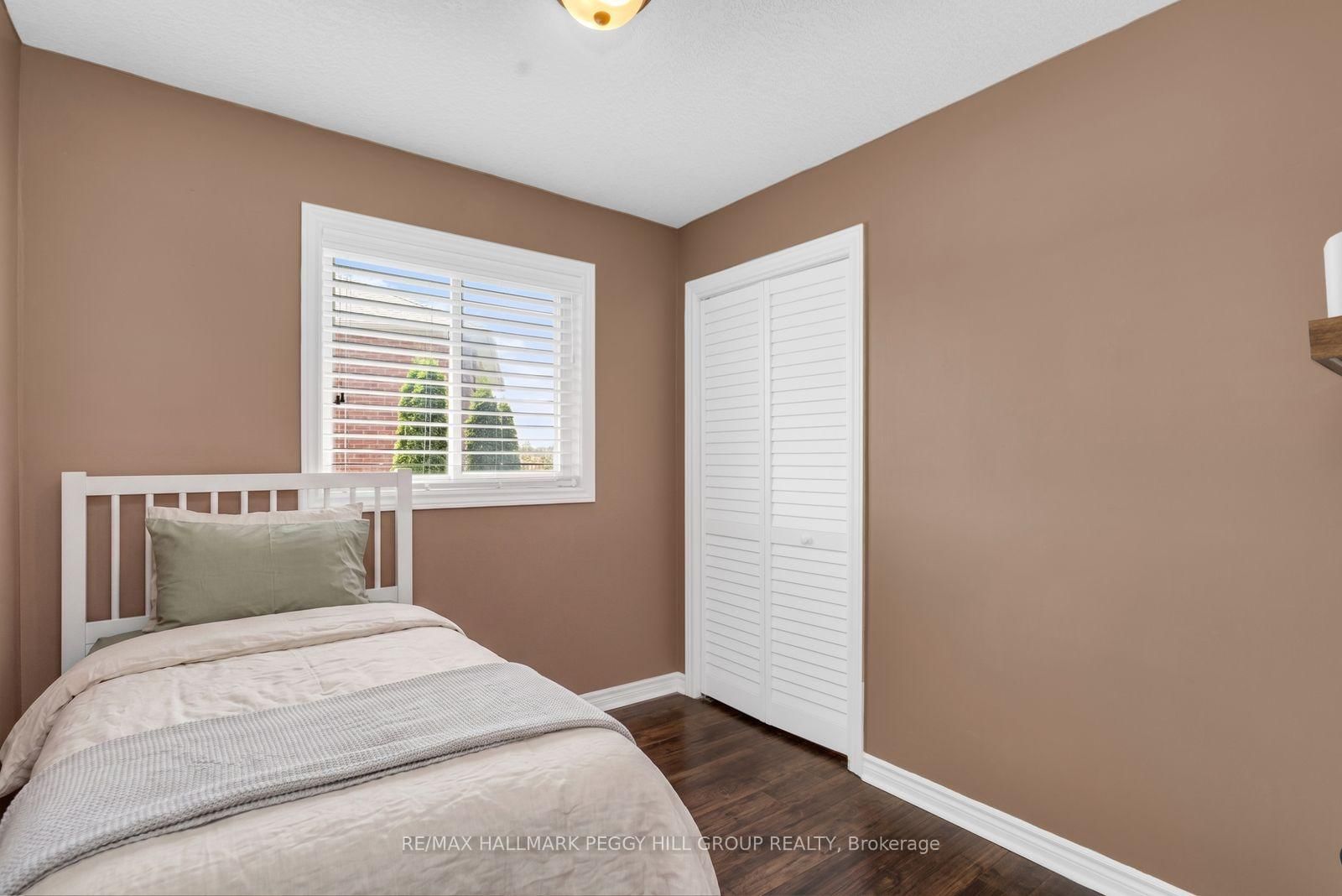 52 Summerset Drive • Barrie, ON photo 11