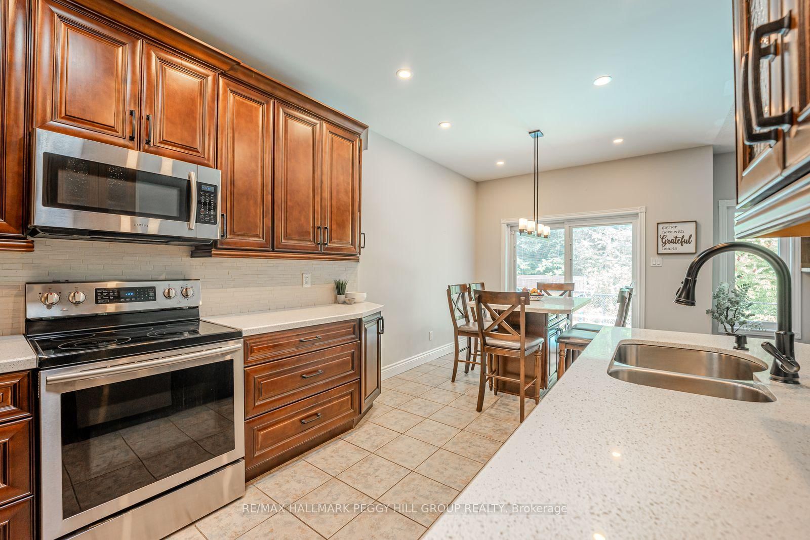 2 Purt Court • Barrie, ON photo 10