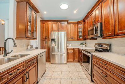2 Purt Court • Barrie, ON photo 9