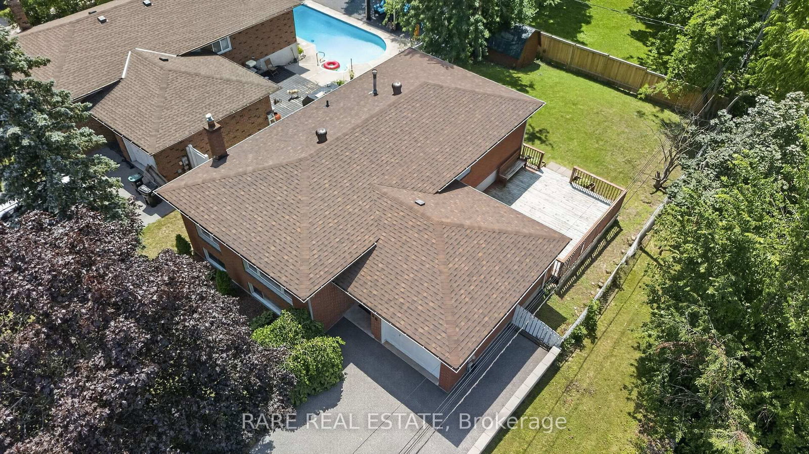 38 Lay Street • Barrie, ON photo 2