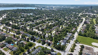 38 Lay Street • Barrie, ON photo 3
