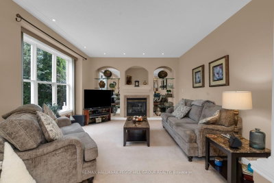 5 Sandringham Drive • Barrie, ON photo 4