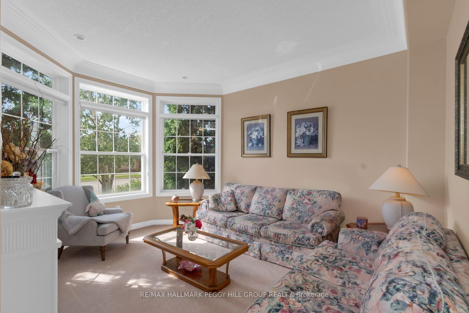 5 Sandringham Drive • Barrie, ON photo 6