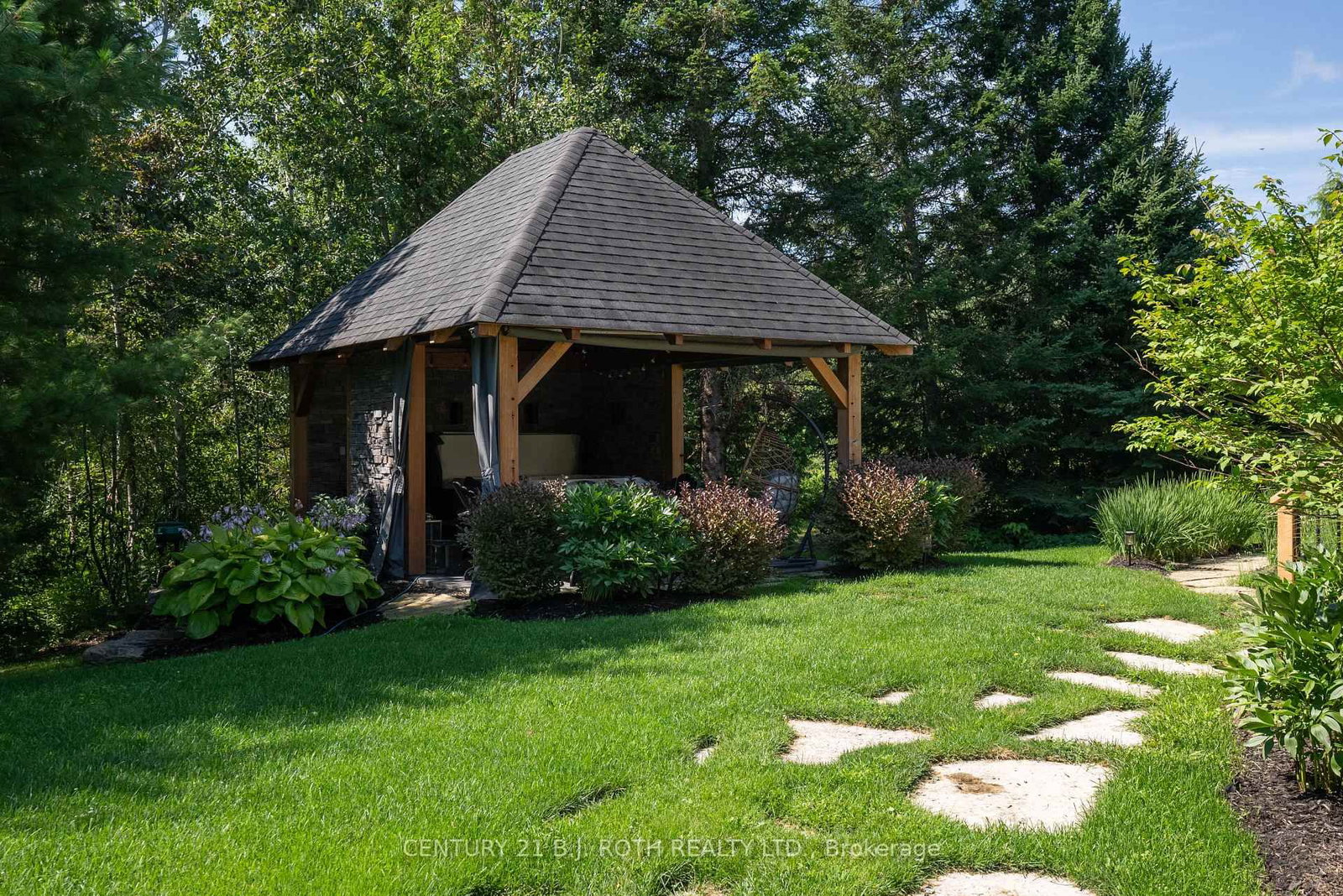 42 Lilac Lane • Springwater, ON photo 39