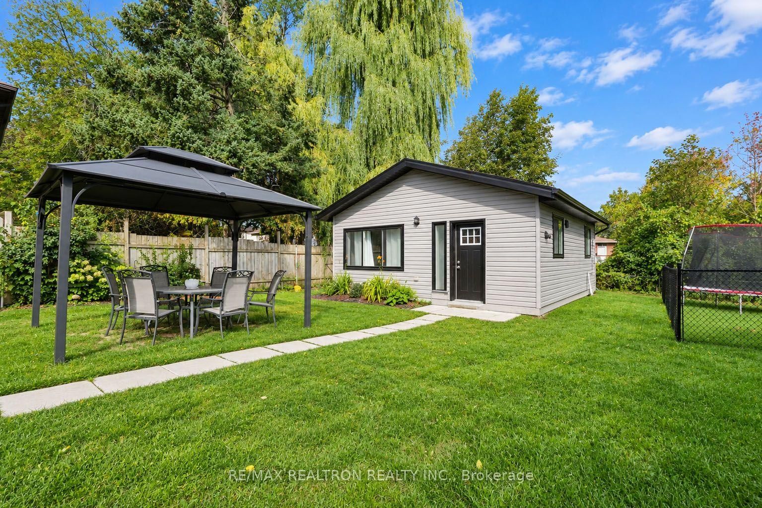 212 Little Avenue, Barrie 2