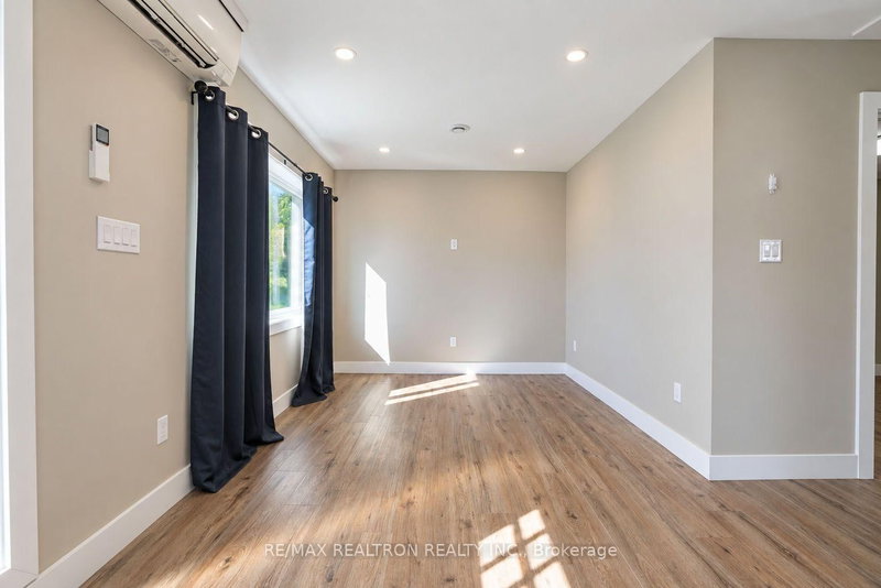 212 Little Ave photo 4