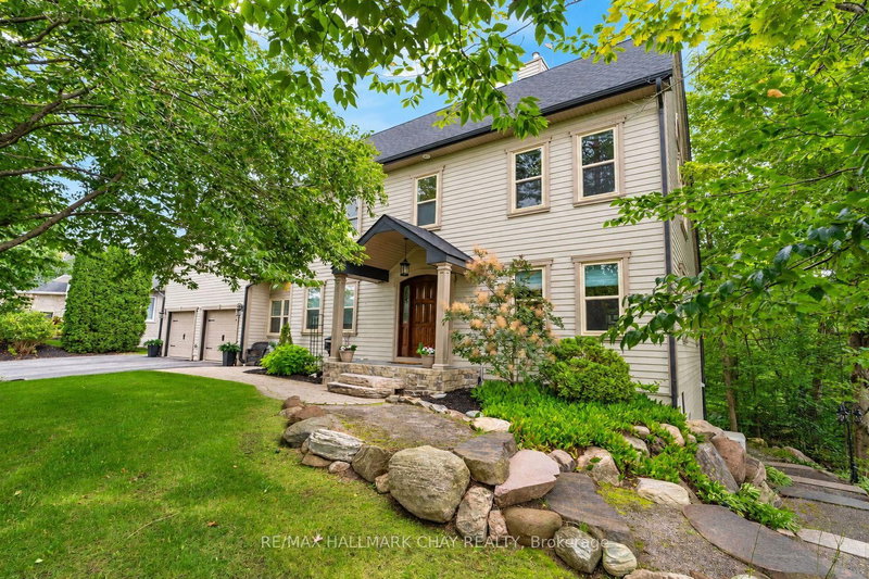 9 Bridle Path