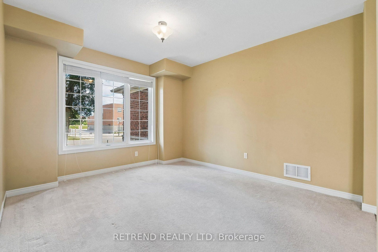 36 Sandringham Drive • Barrie, ON photo 4