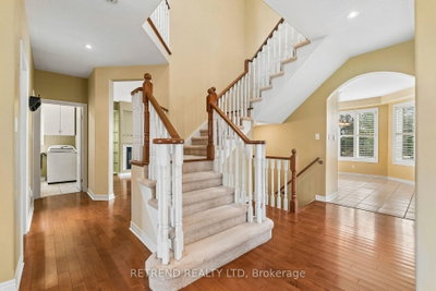 36 Sandringham Drive • Barrie, ON photo 6