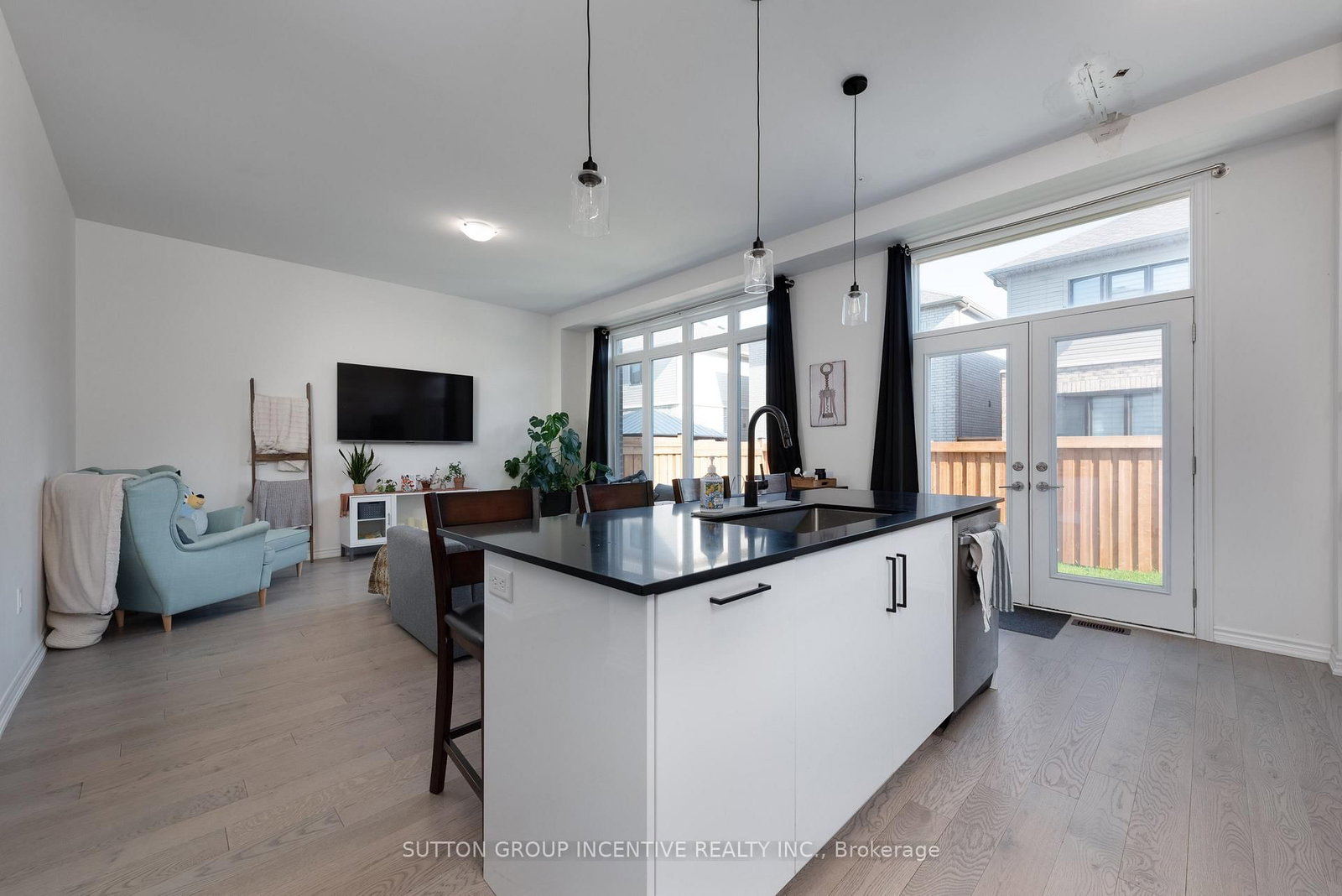 84 Shepherd Drive • Barrie, ON photo 8