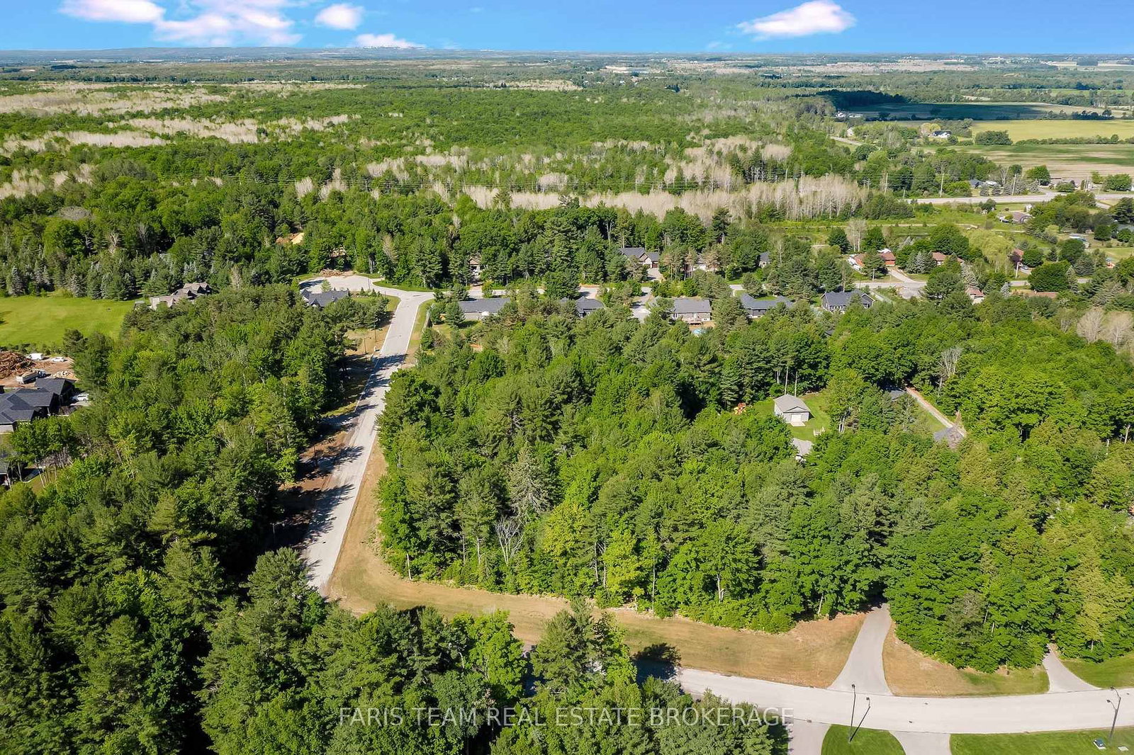 37 Marni Lane • Springwater, ON photo 4