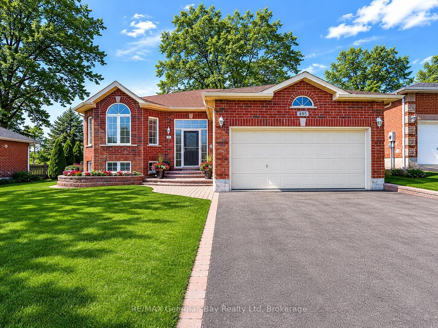 495 Shewfelt Crescent • Midland, ON photo 1