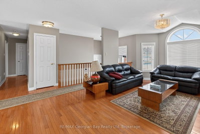 495 Shewfelt Crescent • Midland, ON photo 5