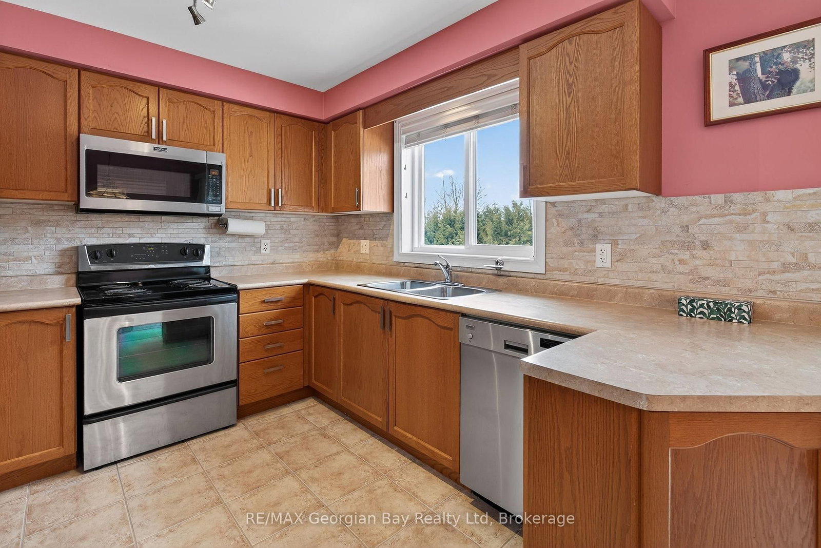 495 Shewfelt Crescent • Midland, ON photo 8