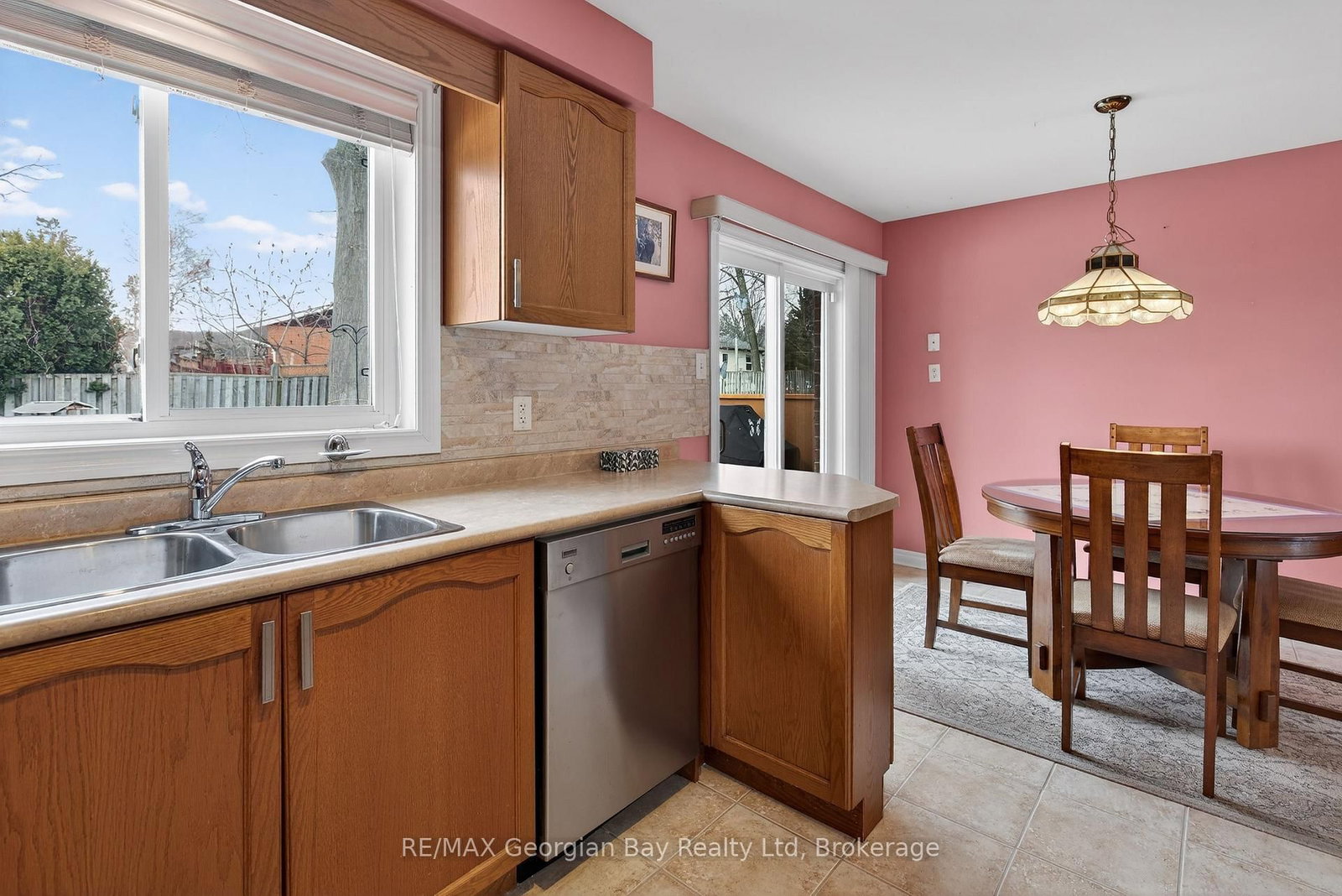 495 Shewfelt Crescent • Midland, ON photo 9