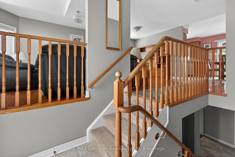 495 Shewfelt Cres photo 3