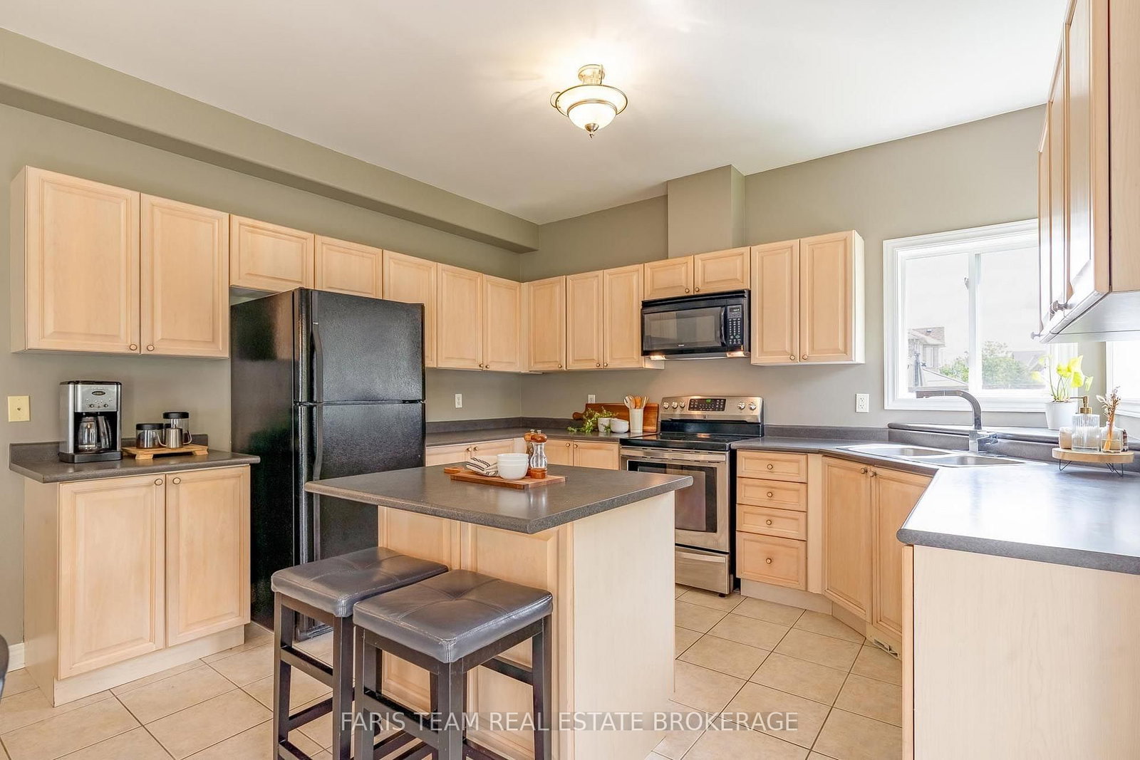 24 Pepin Court • Barrie, ON photo 5