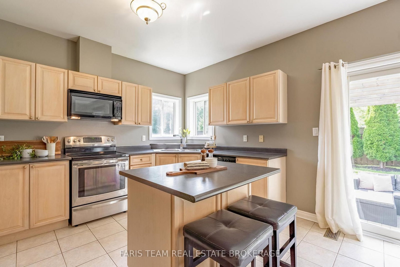 24 Pepin Court • Barrie, ON photo 6