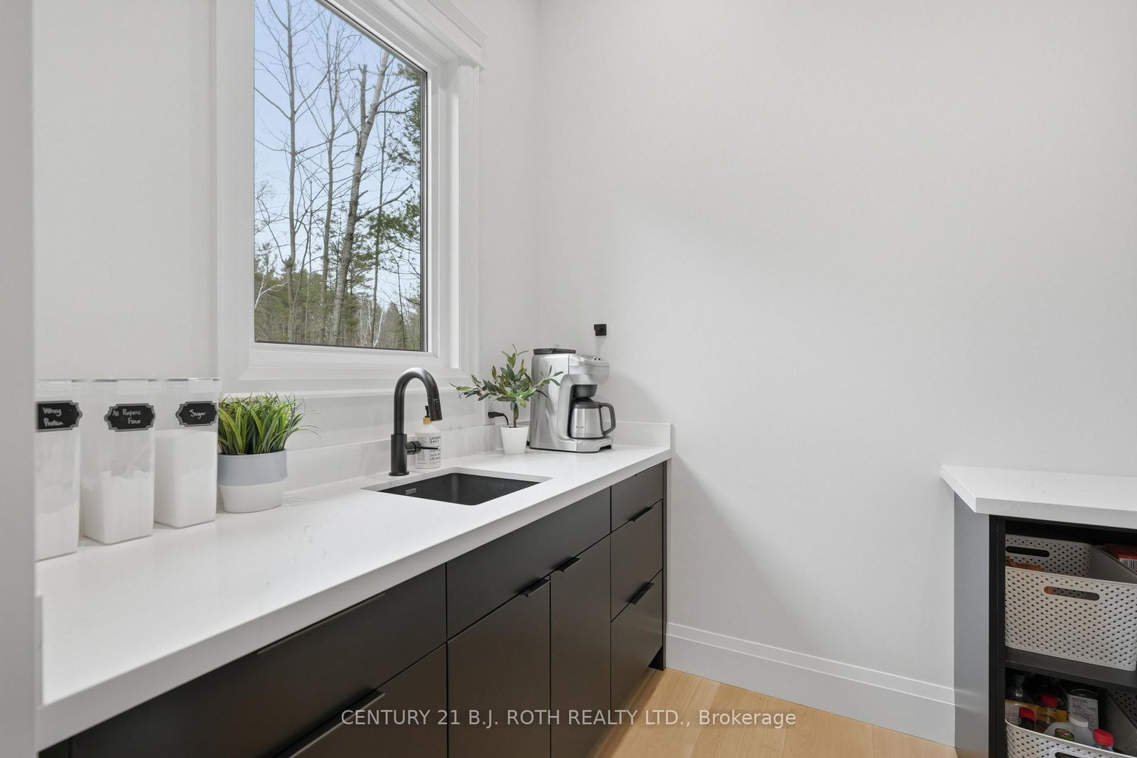 31 Marni Lane • Springwater, ON photo 12