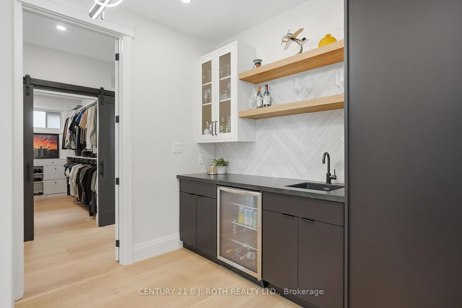 31 Marni Lane • Springwater, ON photo 14