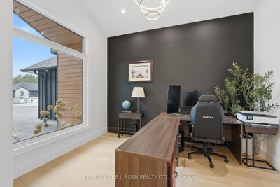 31 Marni Lane • Springwater, ON photo 6