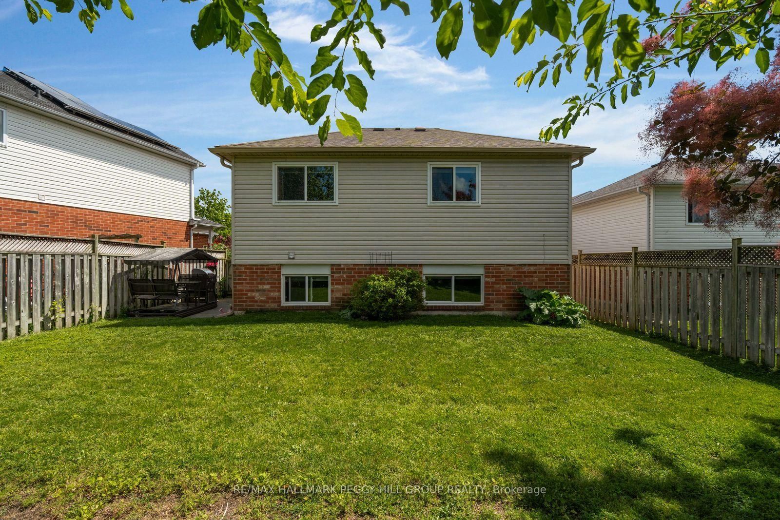 18 Draper Crescent • Barrie, ON photo 17