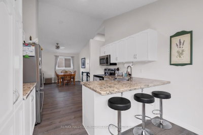 18 Draper Crescent • Barrie, ON photo 4