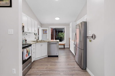 18 Draper Crescent • Barrie, ON photo 5