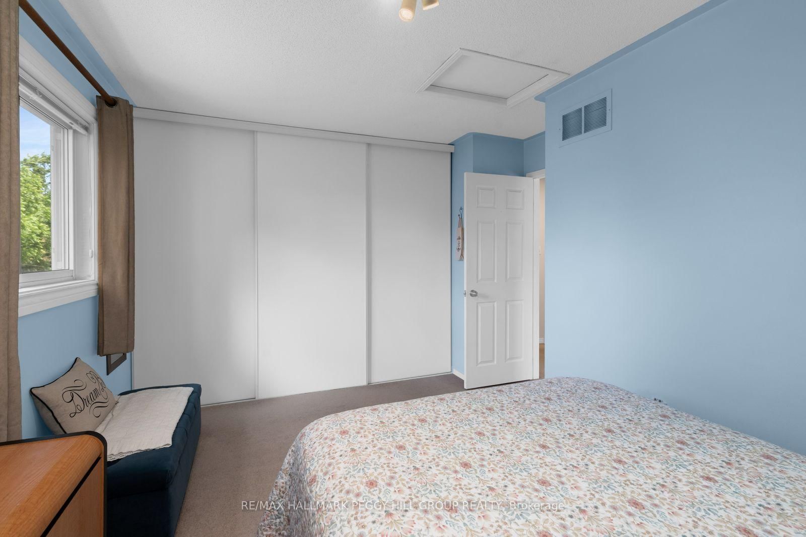 18 Draper Crescent • Barrie, ON photo 8