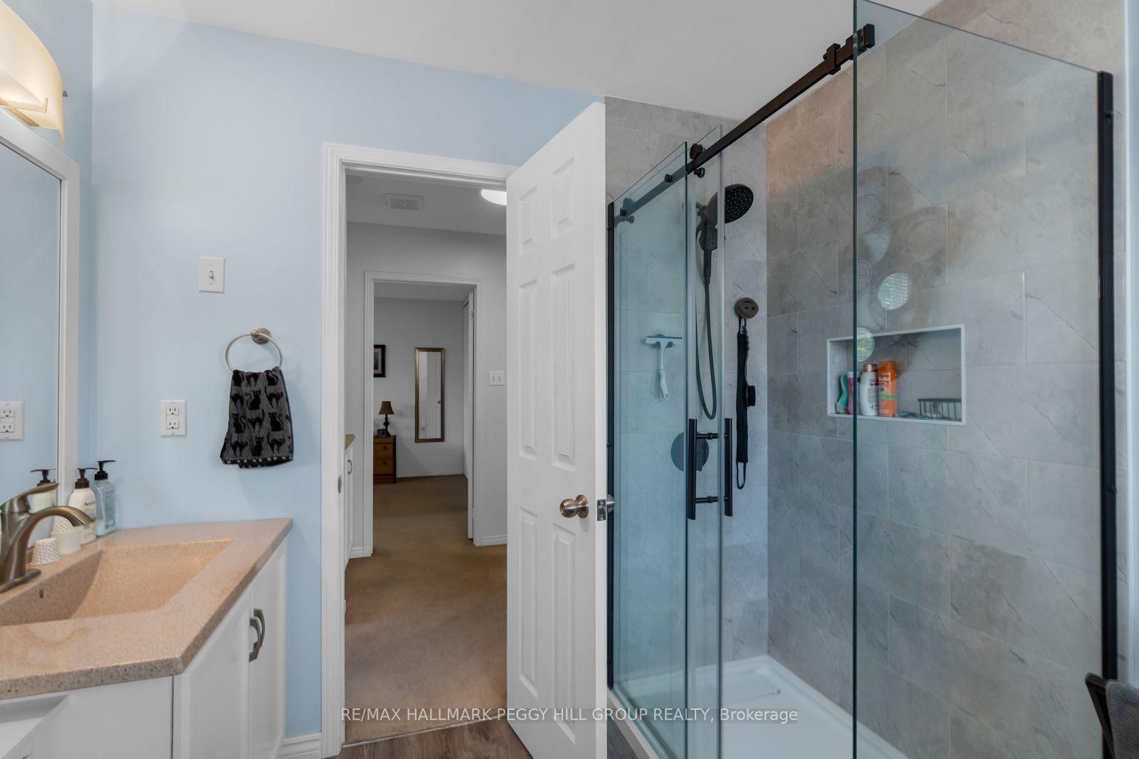 18 Draper Crescent • Barrie, ON photo 9
