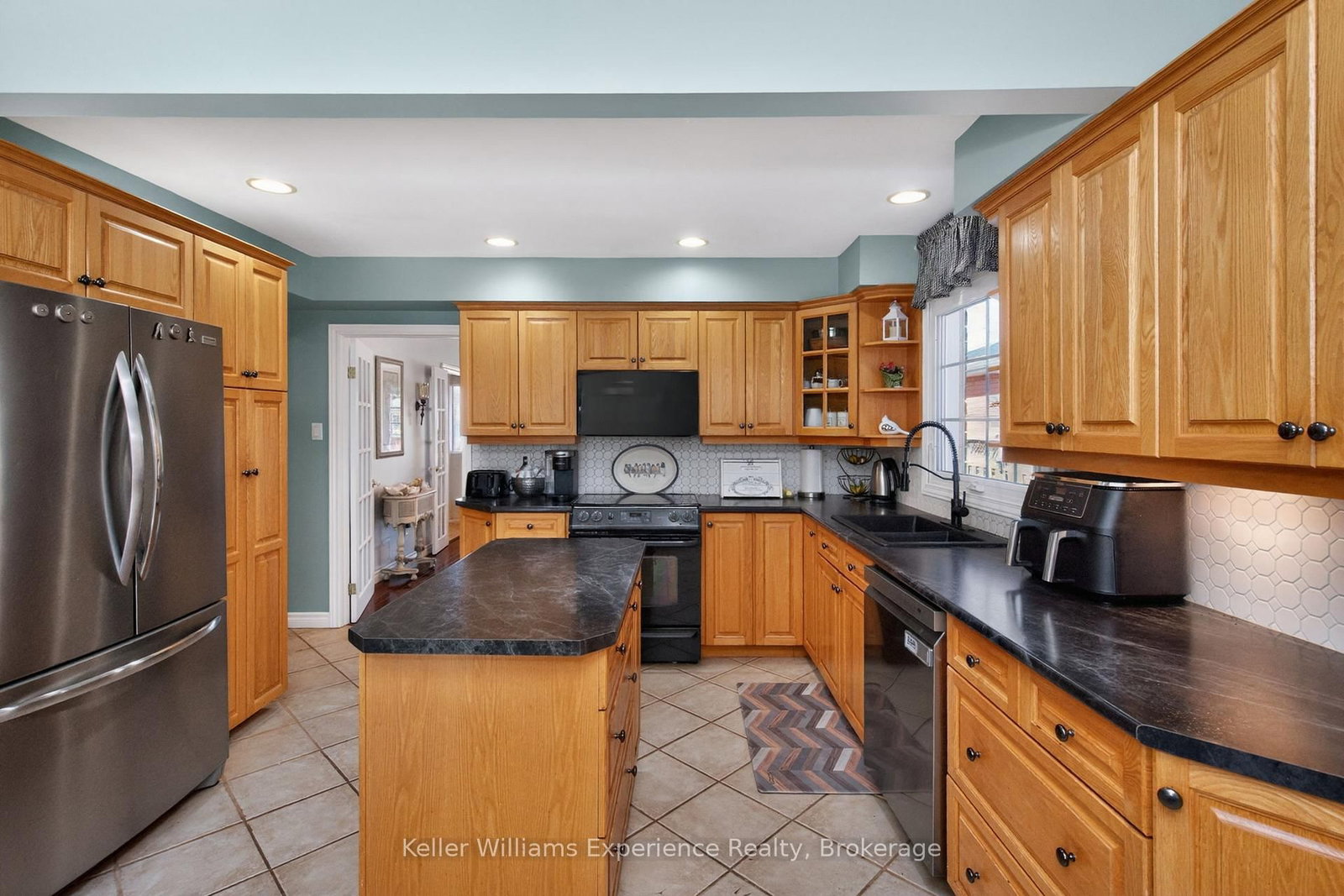 933 Playfair Road • Midland, ON photo 12