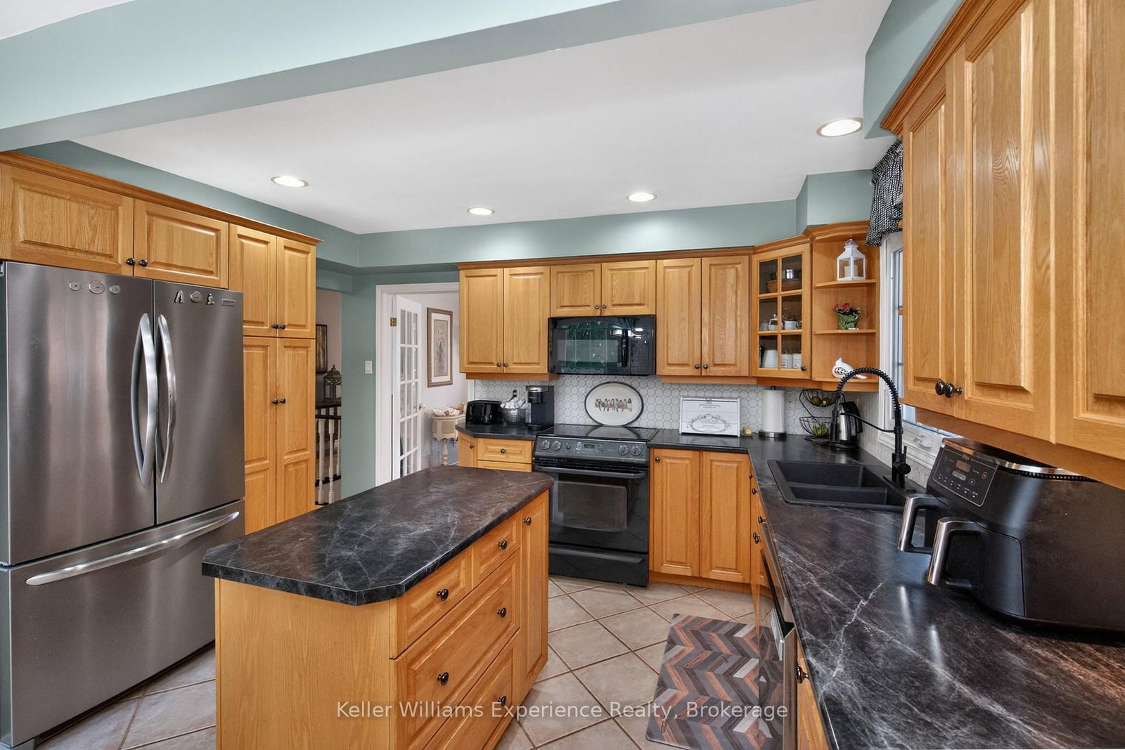933 Playfair Road • Midland, ON photo 13