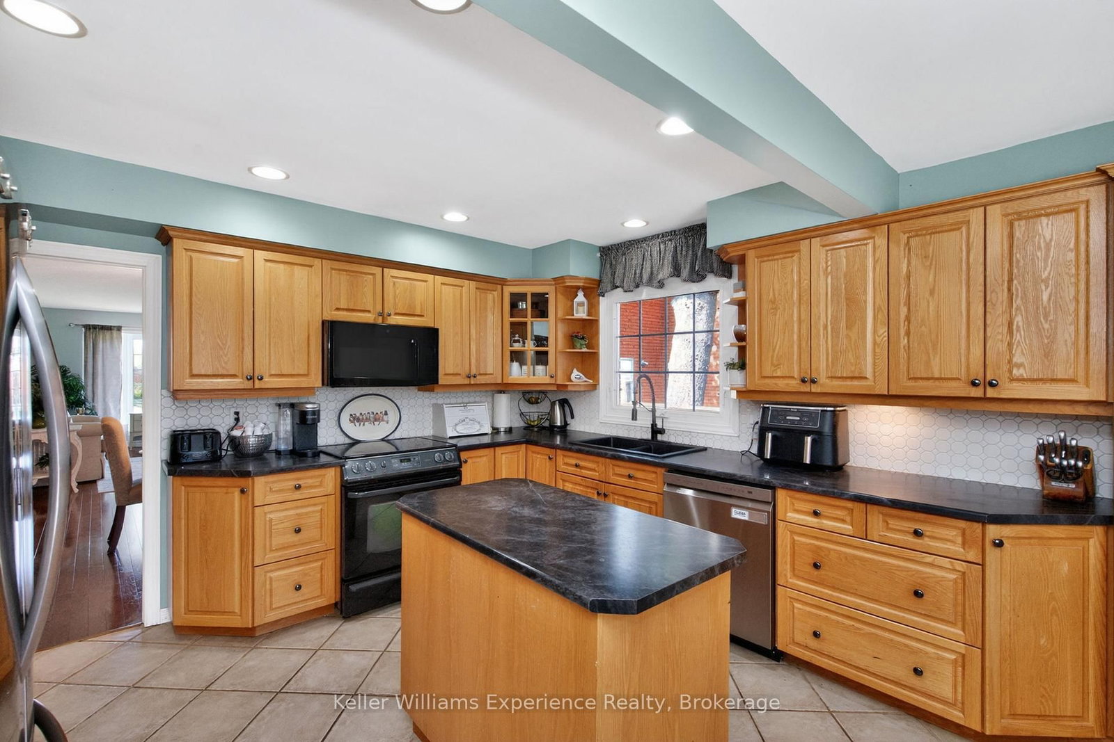 933 Playfair Road • Midland, ON photo 14