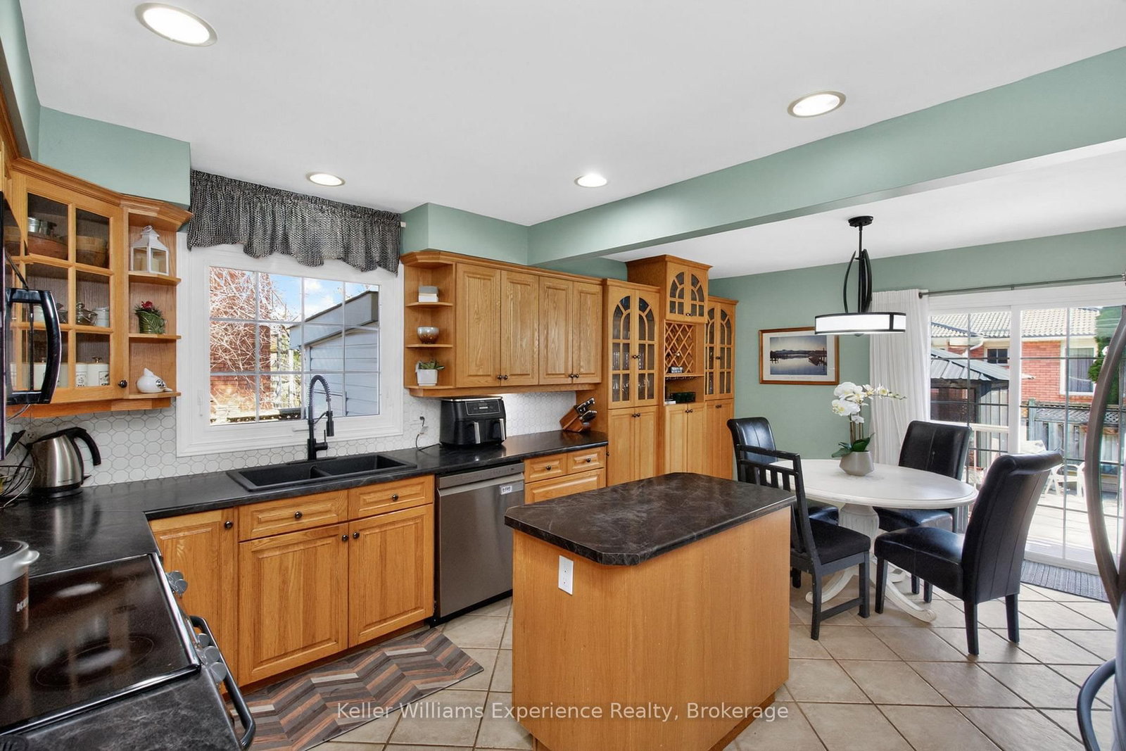 933 Playfair Road • Midland, ON photo 15