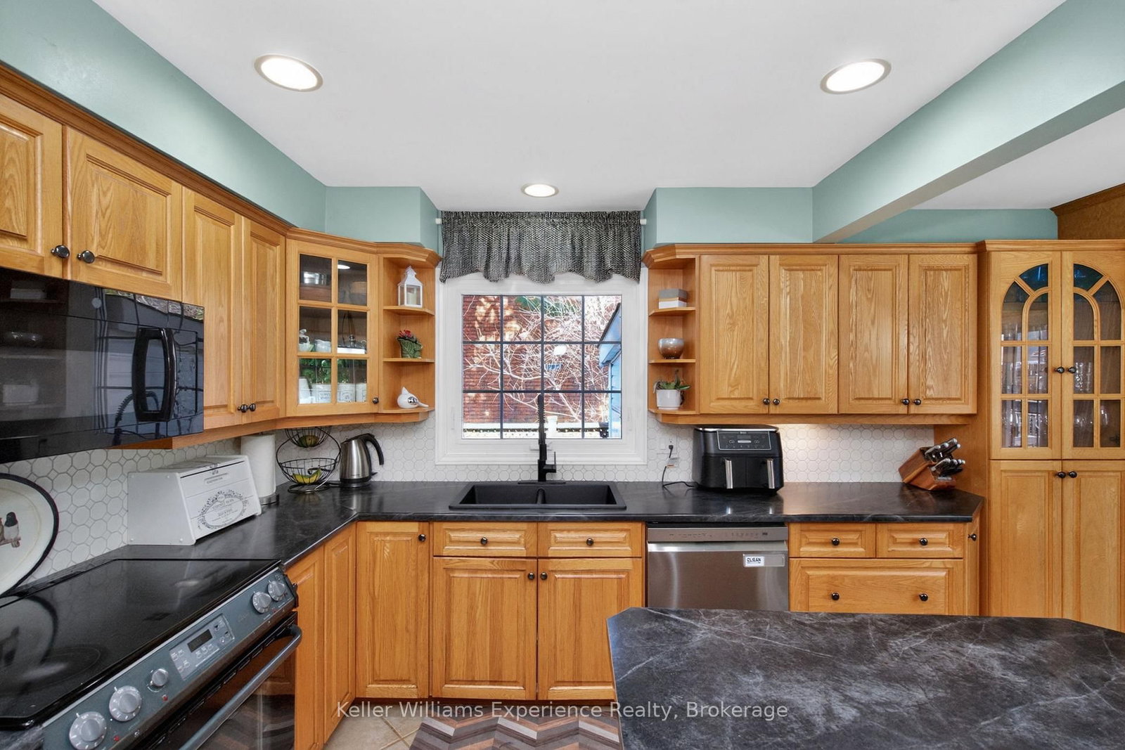 933 Playfair Road • Midland, ON photo 16