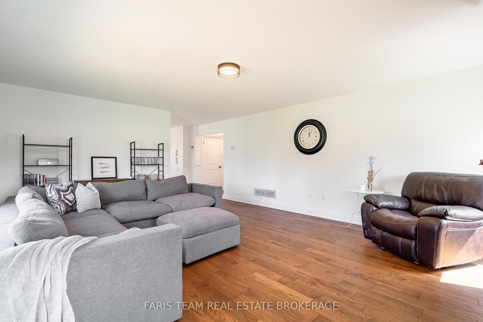 4 Cheslock Crescent • Oro-Medonte, ON photo 16