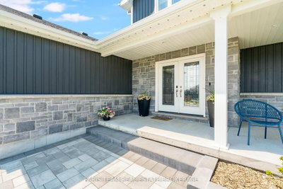 4 Cheslock Crescent • Oro-Medonte, ON photo 5