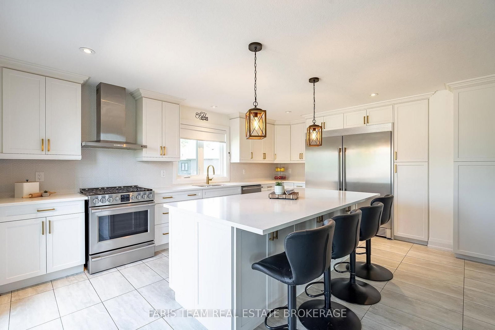 4 Cheslock Crescent • Oro-Medonte, ON photo 6