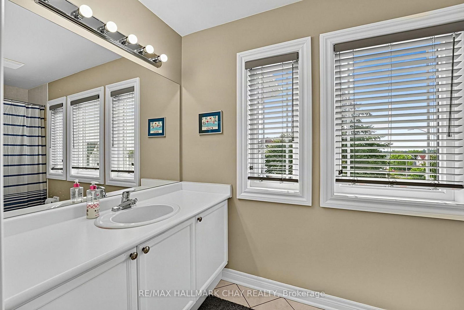 14 Strathmore Place • Barrie, ON photo 22