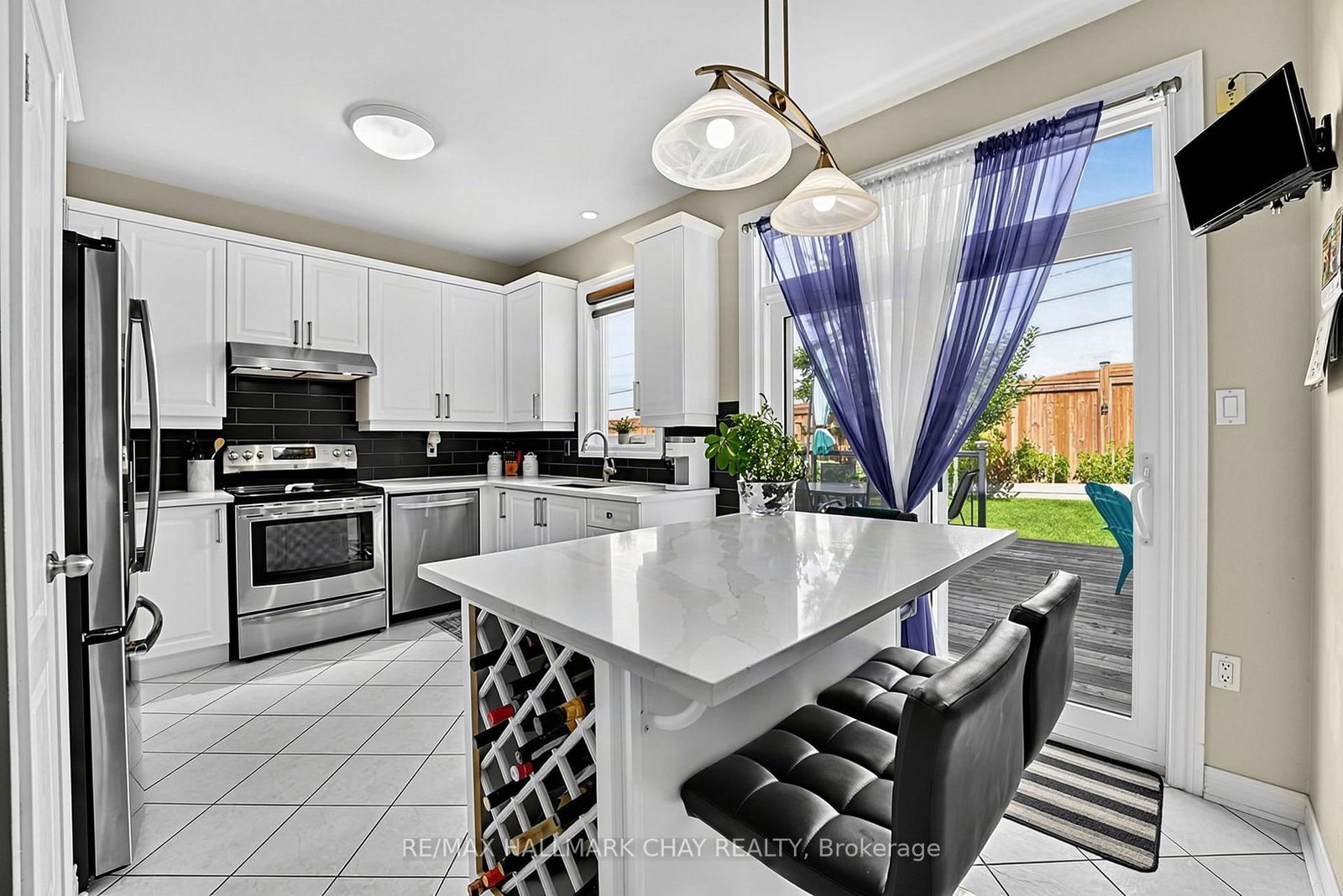 14 Strathmore Place • Barrie, ON photo 6