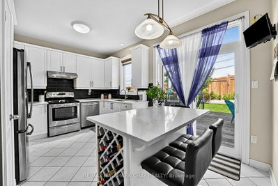 14 Strathmore Place • Barrie, ON photo 6