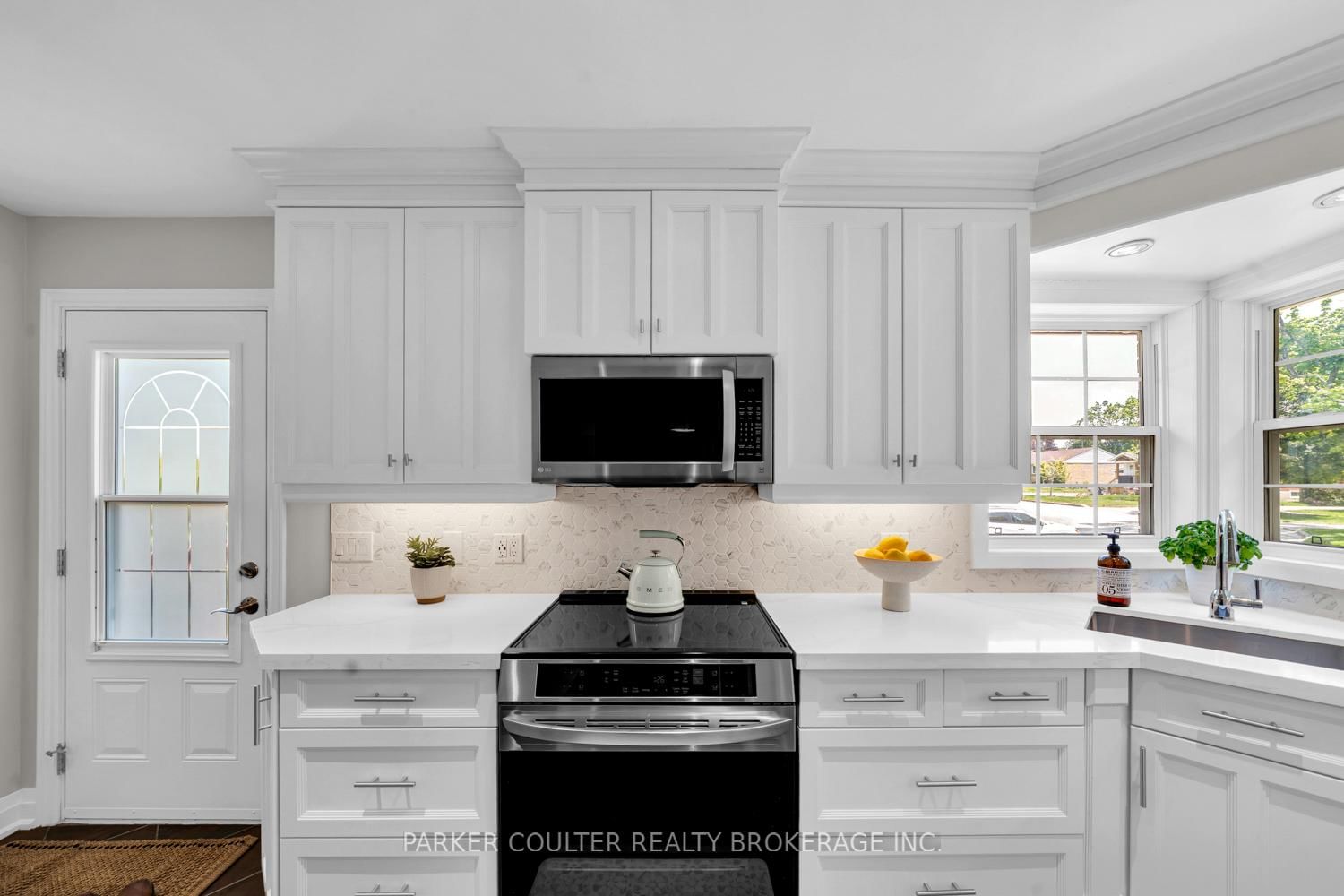 7 Oakley Park Square • Barrie, ON photo 10