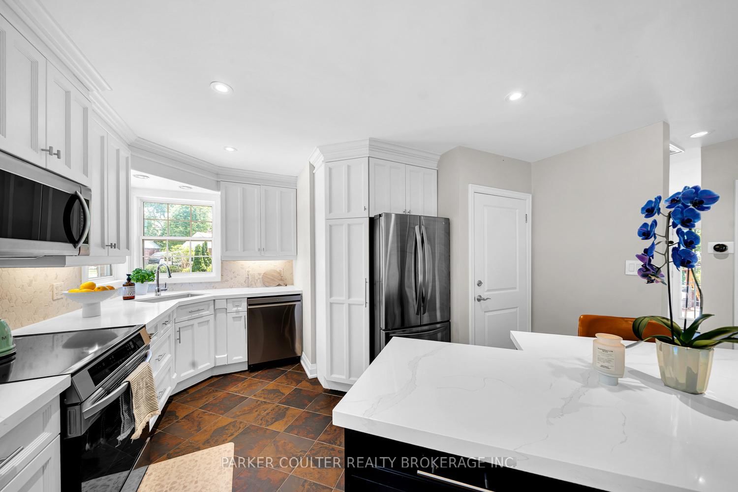 7 Oakley Park Square • Barrie, ON photo 11