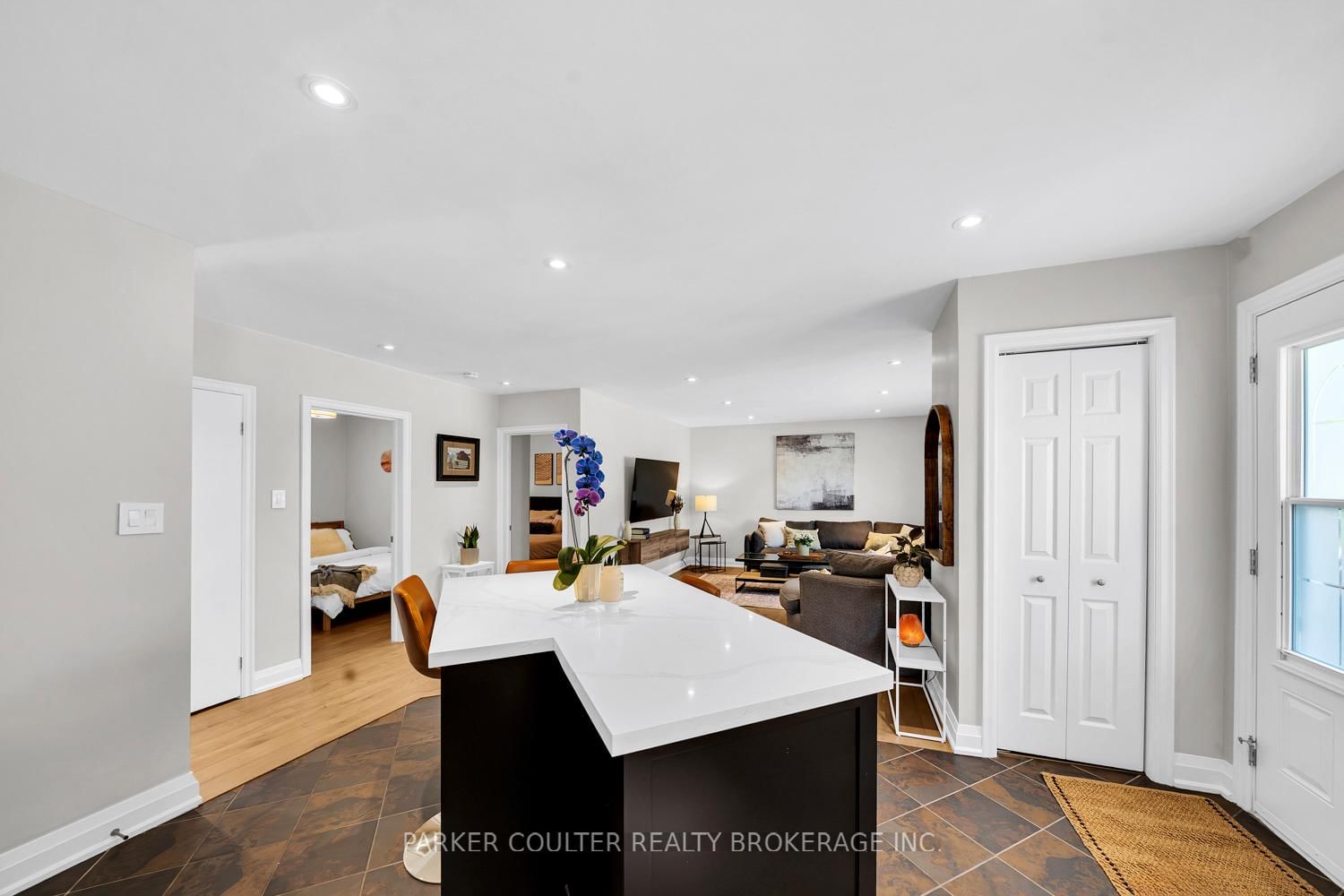 7 Oakley Park Square • Barrie, ON photo 12