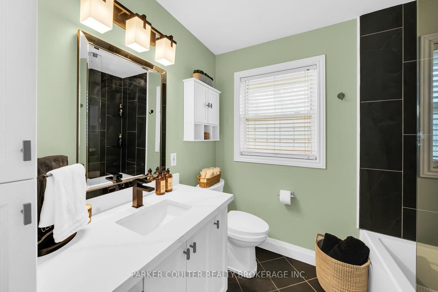 7 Oakley Park Square • Barrie, ON photo 17