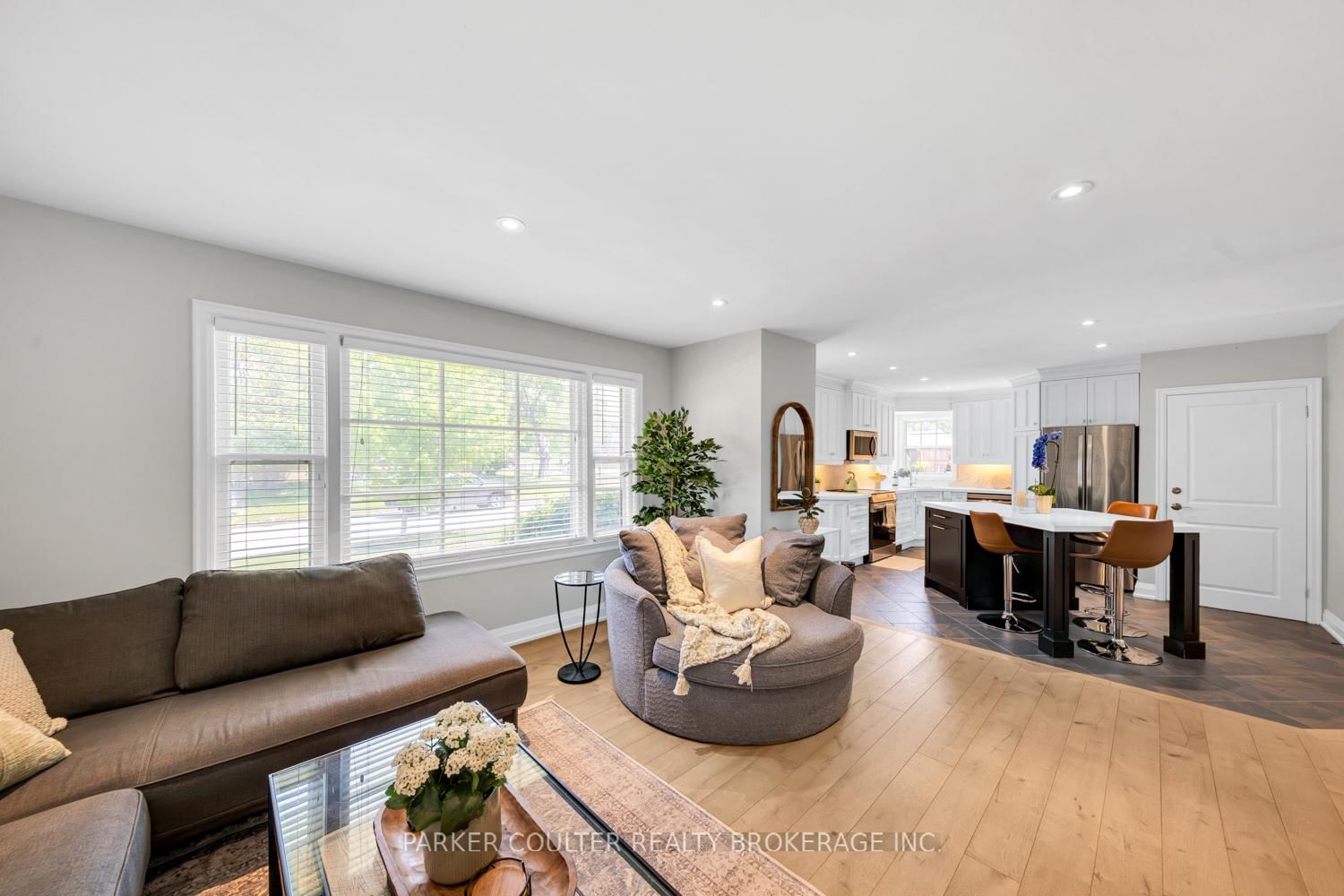 7 Oakley Park Square • Barrie, ON photo 5