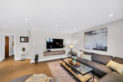 7 Oakley Park Square • Barrie, ON photo 6