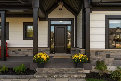 7 Clydesdale Court • Oro-Medonte, ON photo 3