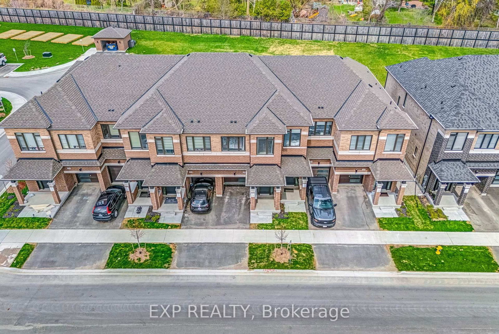 122 Turnberry Lane • Barrie, ON photo 1