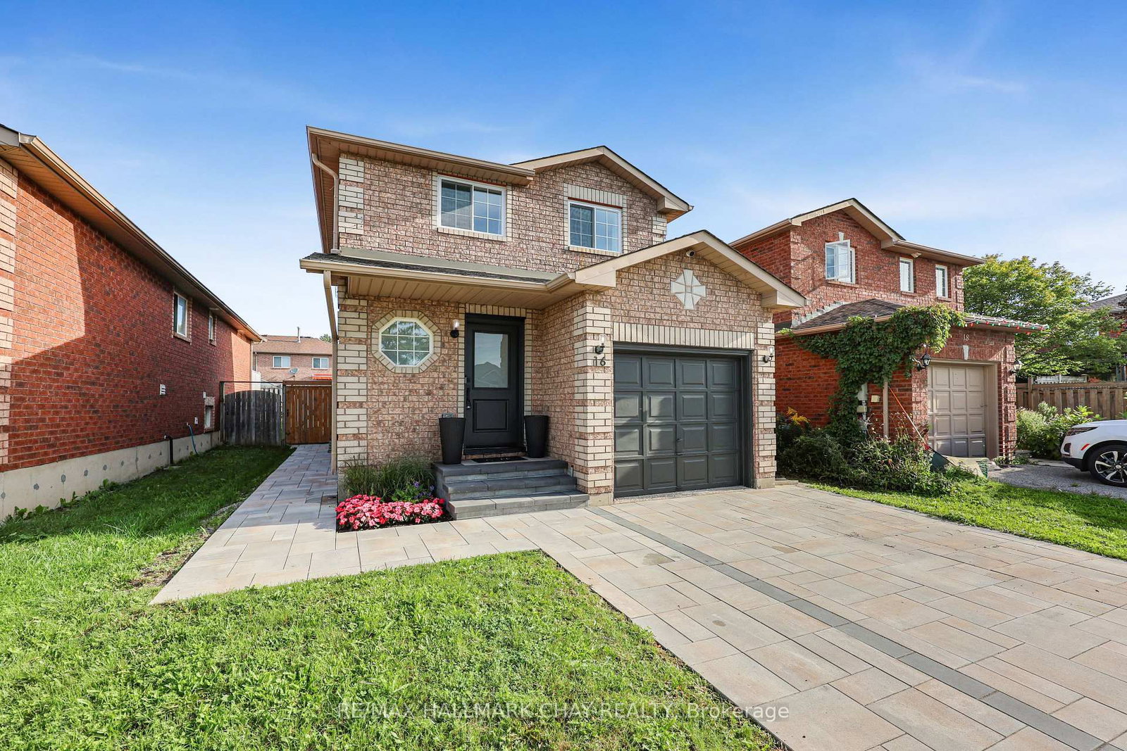 16 Buggs Gate • Barrie, ON photo 1